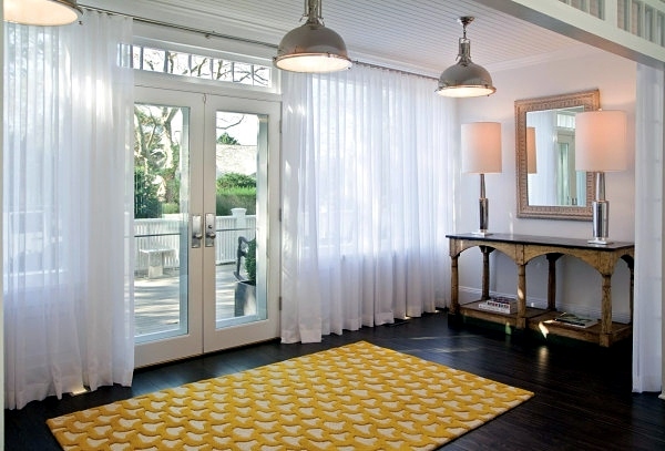 Decorating ideas and wall design in the hallway of your home