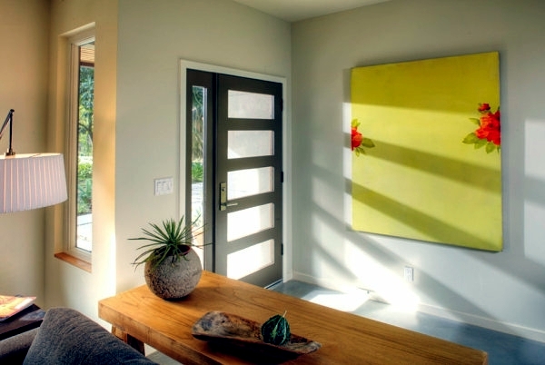 Decorating ideas and wall design in the hallway of your home