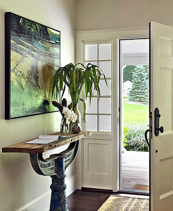 Decorating ideas and wall design in the hallway of your home