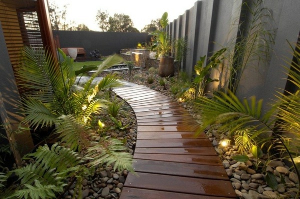 Dogs love to play outdoors - is your garden dog needs? Dogs love to play outdoors - is your garden dog needs?