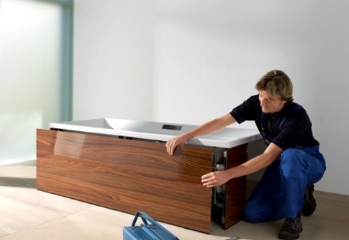 Tub surround in wood look for a beautiful bathroom