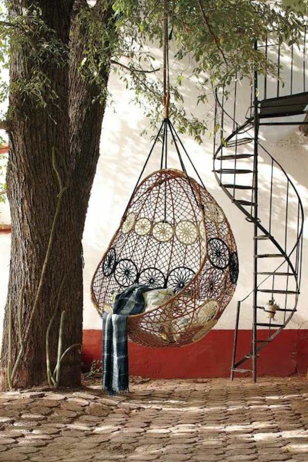 Braided hanging chair - a stylish mystery of coziness Braided hanging chair - a stylish mystery of coziness