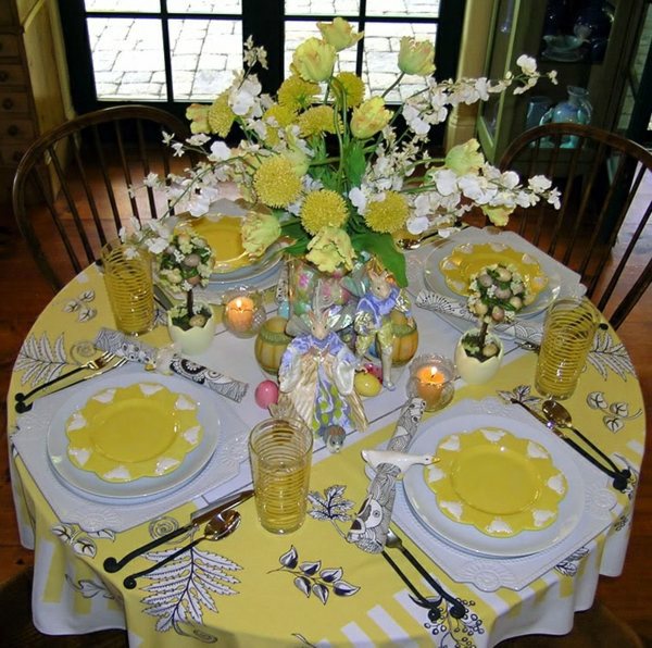 Table decoration in green and yellow colors for a festive mood Avso
