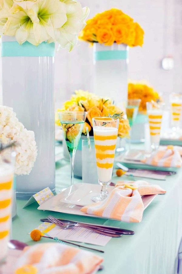 Table decoration in green and yellow colors for a festive mood
