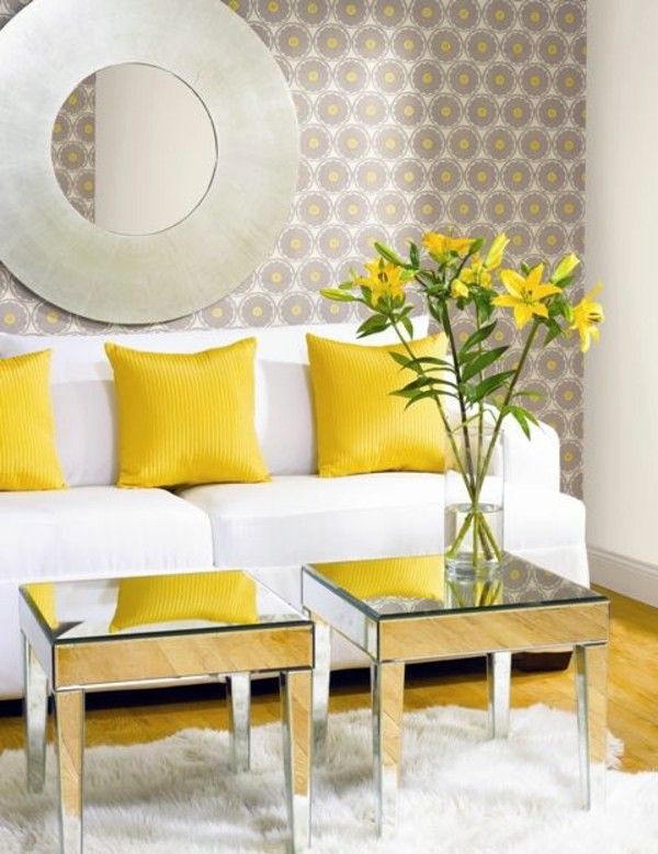 Table decoration in green and yellow colors for a festive mood