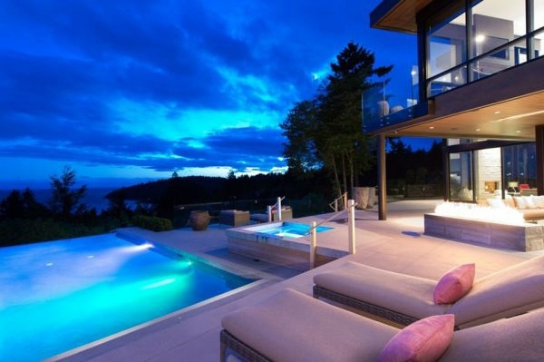 Multi-level residence with stunning views of Vancouver