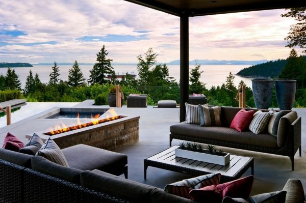 Multi-level residence with stunning views of Vancouver