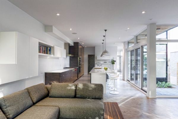 Minimalist Residence in Ottawa: Elegant conversion of a barn