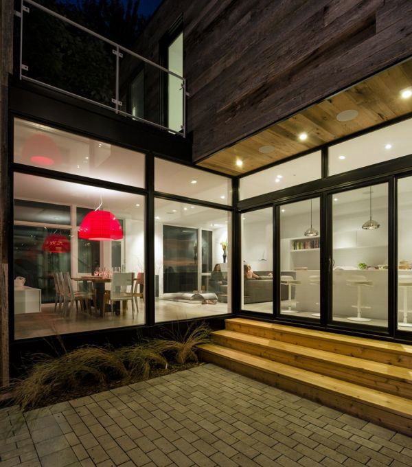 Minimalist Residence in Ottawa: Elegant conversion of a barn