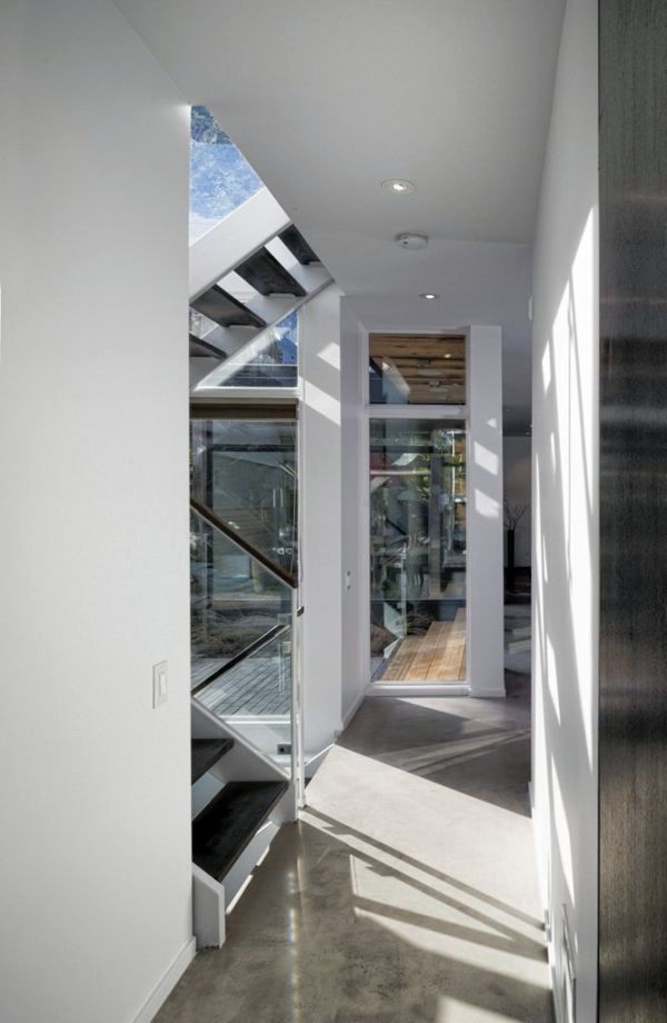 Minimalist Residence in Ottawa: Elegant conversion of a barn