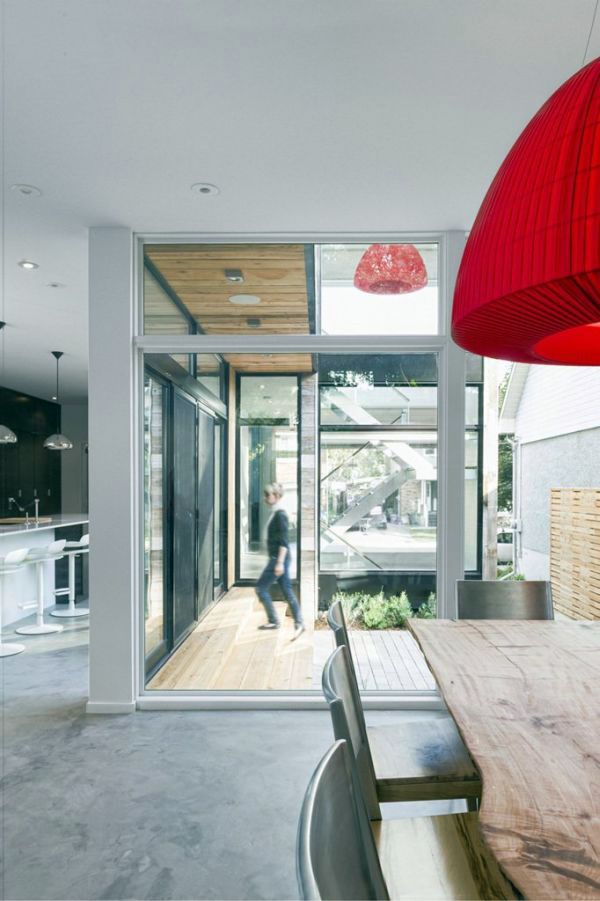 Minimalist Residence in Ottawa: Elegant conversion of a barn