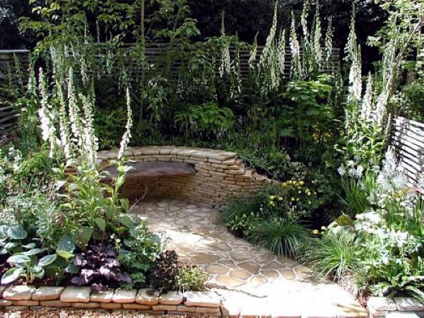 Small town garden decorating ideas and pictures