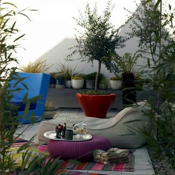 Small town garden decorating ideas and pictures
