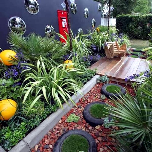Small town garden decorating ideas and pictures