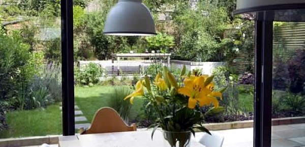 Small town garden decorating ideas and pictures