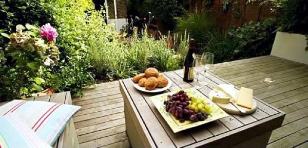 Small town garden decorating ideas and pictures