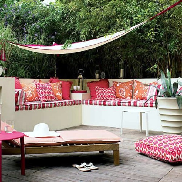 Small town garden decorating ideas and pictures