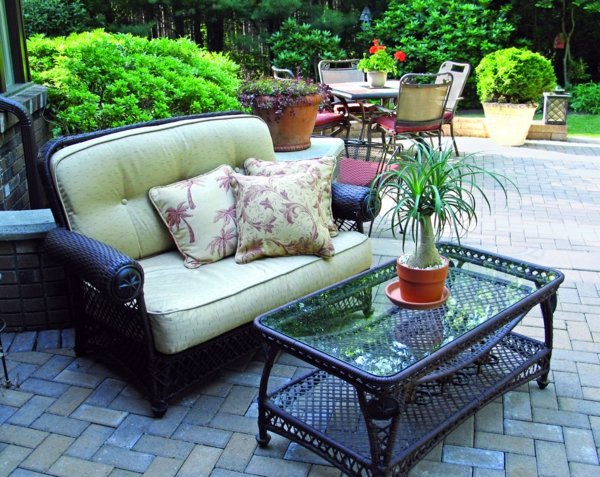 How should I clean the various garden furniture - useful tips and ideas