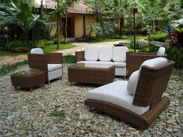How should I clean the various garden furniture - useful tips and ideas