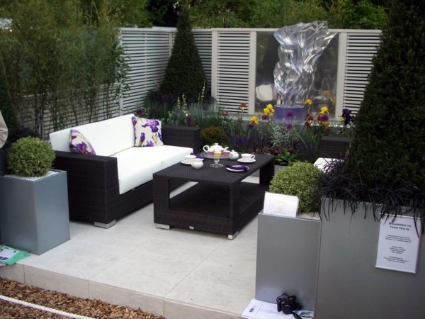 How should I clean the various garden furniture - useful tips and ideas