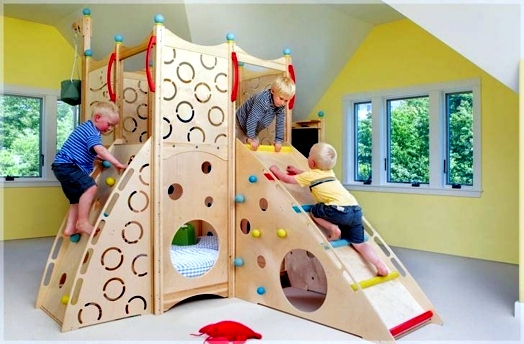 Children's room design - cool play beds for toddlers made of natural wood