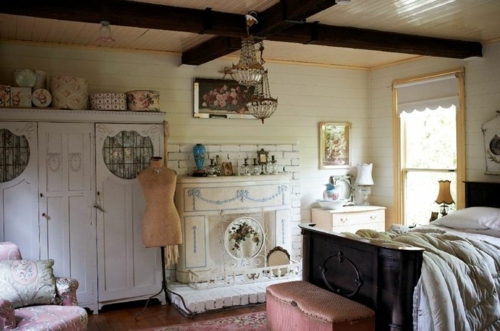 Girls bedroom in Shabby Chic style