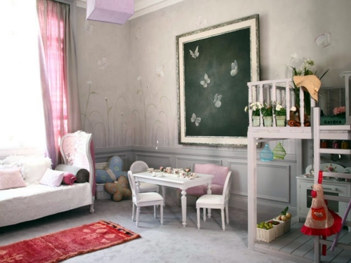 Girls bedroom in Shabby Chic style