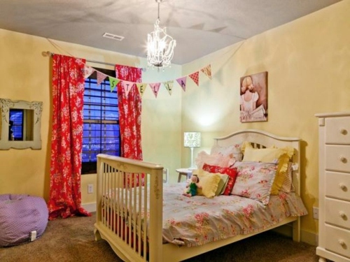 Girls bedroom in Shabby Chic style