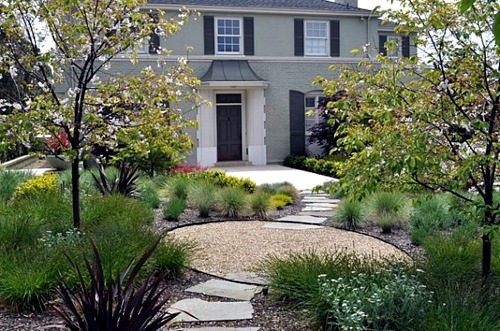 Garten und Landschaftsbau - Front garden design with gravel - you want to give a striking front yard?