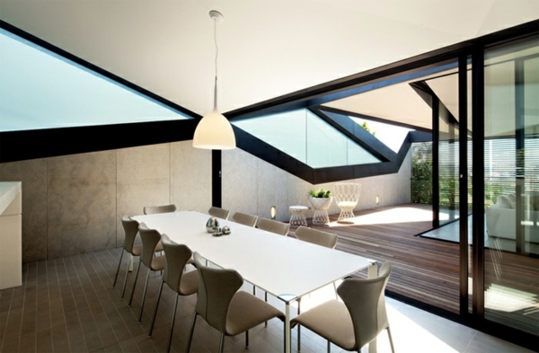 Triangular windows darken - window blinds or window films apply Triangular windows darken - window blinds or window films apply