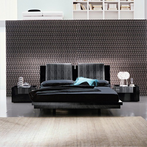 10 Large impressive platform bed - Sweet dreams!