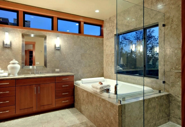 Spacious home with large windows offers a quiet atmosphere Spacious home with large windows offers a quiet atmosphere