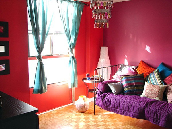 Modern red means - enjoy an energetic atmosphere