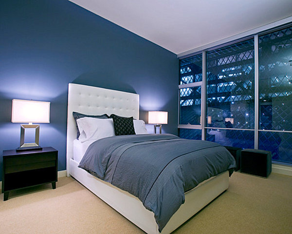 Wall colors in the bedroom, jump immediately apparent