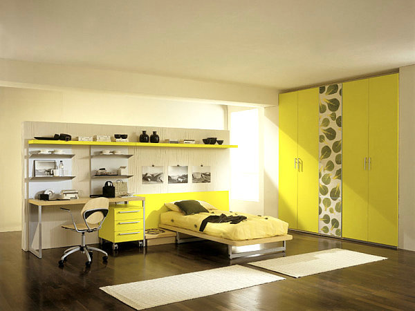 Wall colors in the bedroom, jump immediately apparent