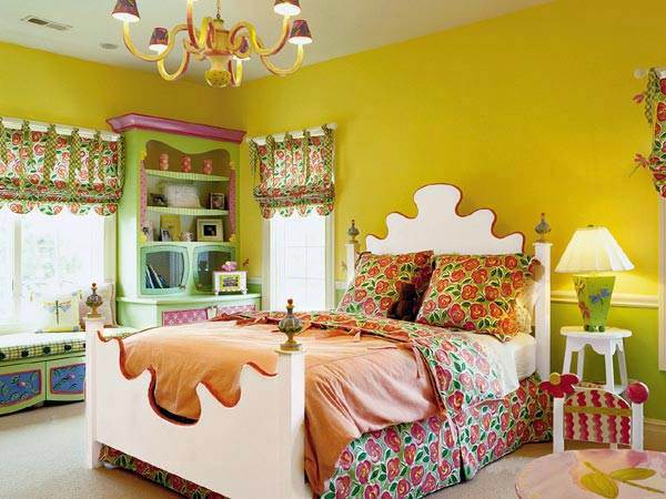Wall colors in the bedroom, jump immediately apparent