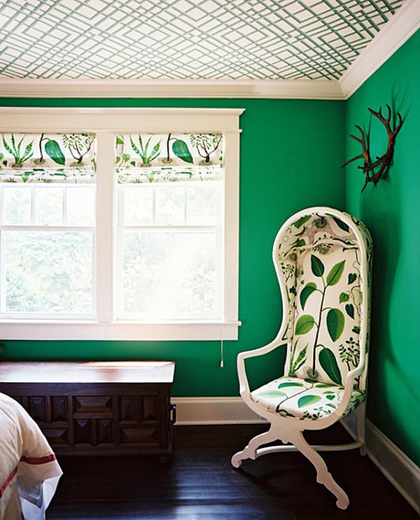 Wall colors in the bedroom, jump immediately apparent