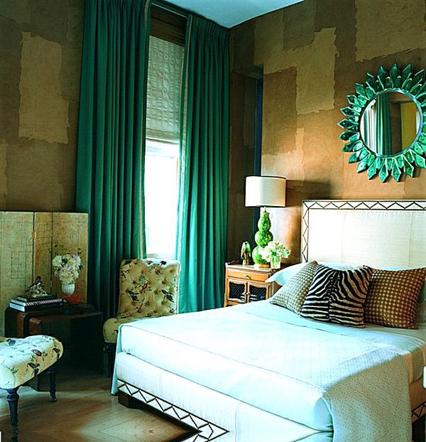 Wall colors in the bedroom, jump immediately apparent