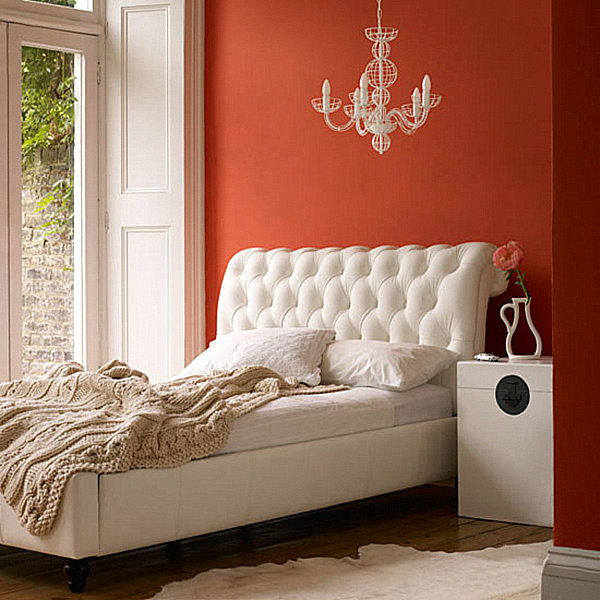 Wall colors in the bedroom, jump immediately apparent