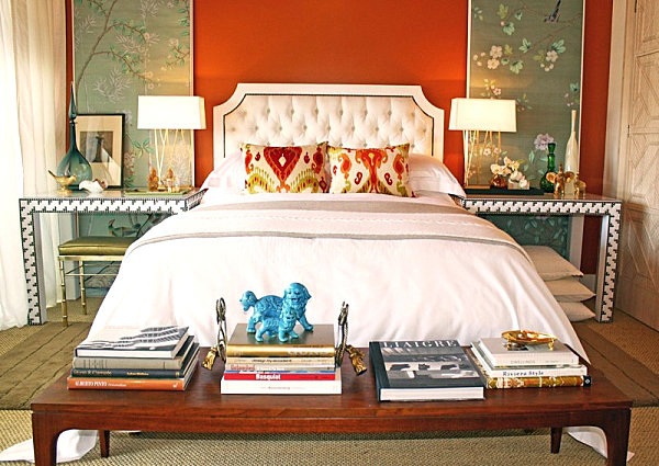 Wall colors in the bedroom, jump immediately apparent
