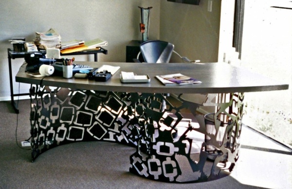 The right desk design for your modern office The right desk design for your modern office