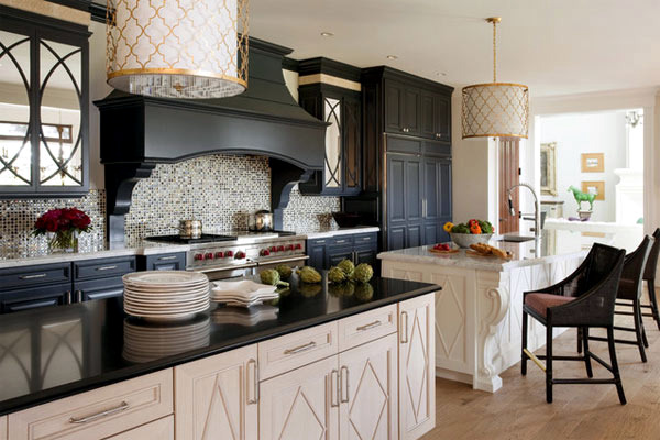 Black kitchen furniture and fancy details for your inspiration