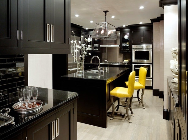 Black kitchen furniture and fancy details for your inspiration