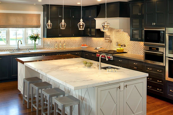 Black kitchen furniture and fancy details for your inspiration