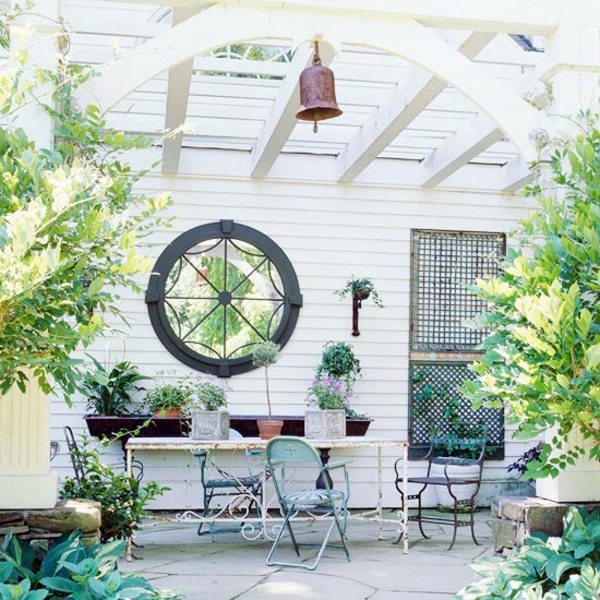 Gartengestaltung - Terrace Renovation Diary: New York -Steinterrasse with porch