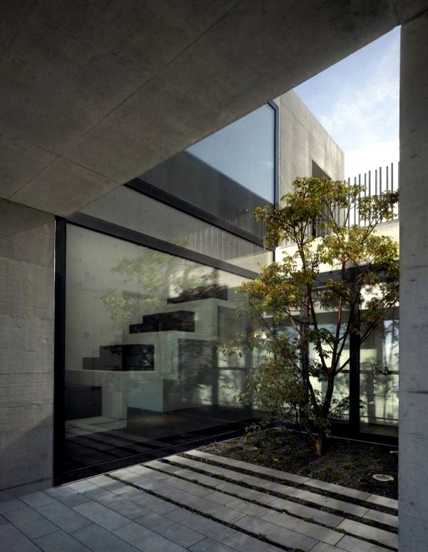 Modern House with Minimalist Design on a slope - Villa K Modern House with Minimalist Design on a slope - Villa K