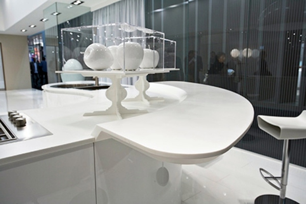 Minimalistic white kitchen with a dining area - by Elmar Studio