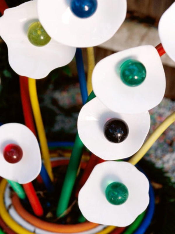 Gartendeko ideas from inexpensive plastics and materials