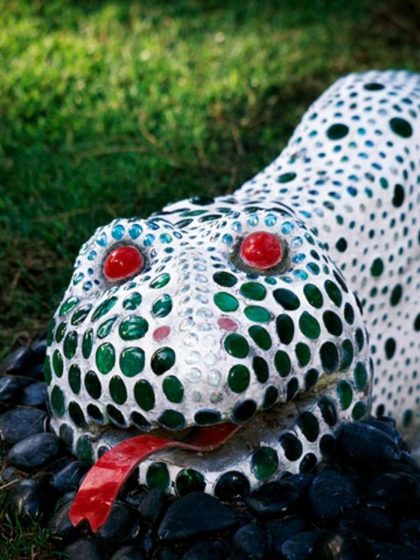 Gartendeko ideas from inexpensive plastics and materials