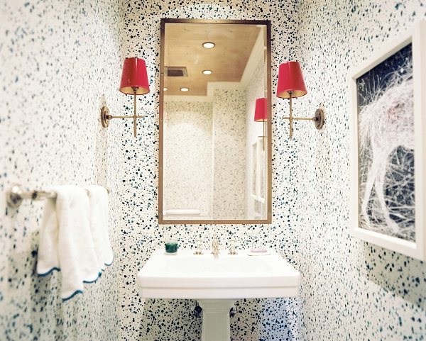 A few tips for the bathroom accessories and bathroom design, which enlarge the space